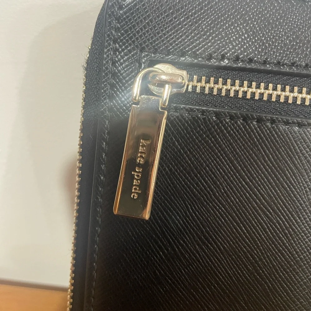 💓Kate Spade Black Clutch Wristlet Wallet iPhone fits in it